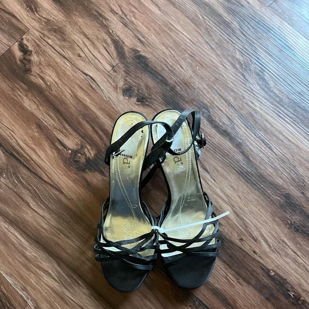 Black shoes size 9